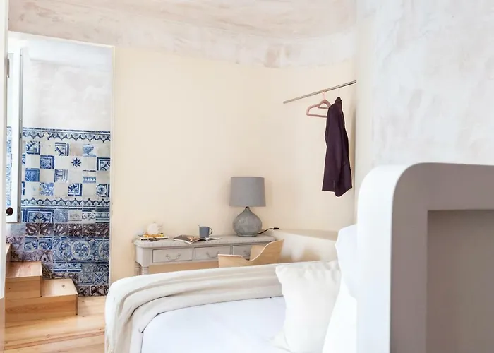 Archi-pelago Alfama Design Gasthof 3*